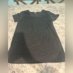 gray casual v-neck t-shirt
